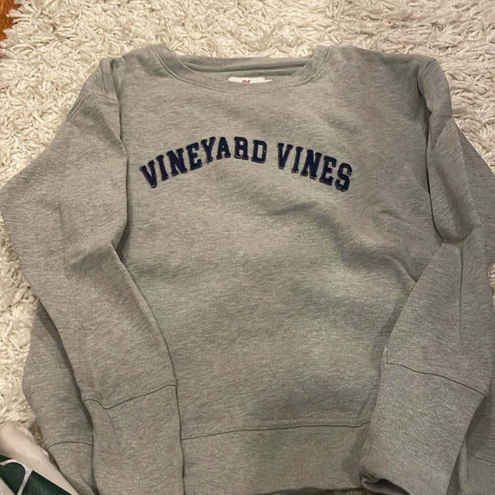 Vineyard Vines Crewneck 
Small 
Never worn
Good condition